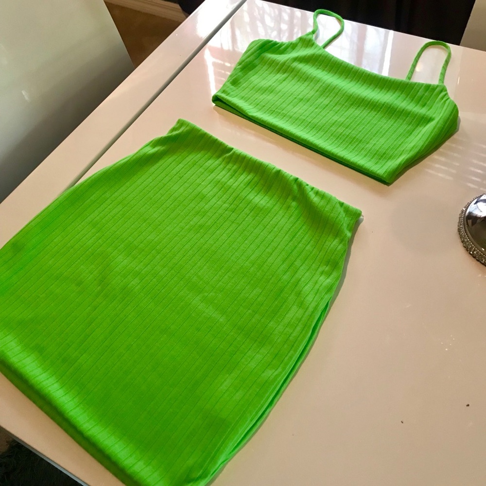 💚Neon green two piece skirt set 💚